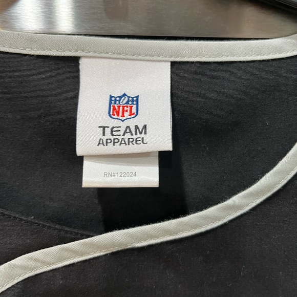 NFL Raiders scrub top - Picture 6 of 7